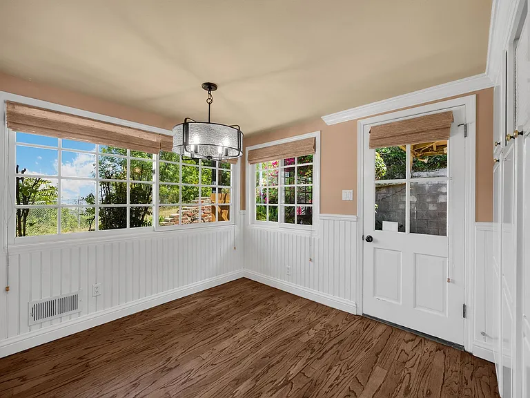 1071 E Avocado Crest Rd — Photo 4