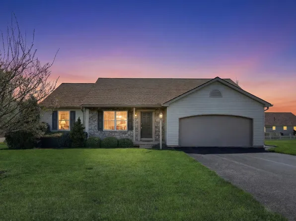 135 Torrey Pines Dr, Mount Wolf, PA 17347