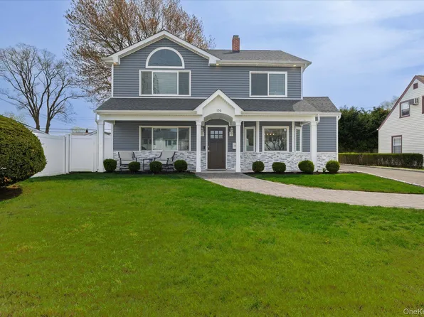 106 Hickory Lane, Levittown, NY 11756