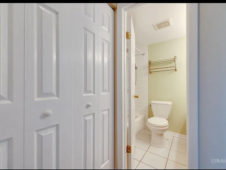 337 N Carter St #101 — Photo 3