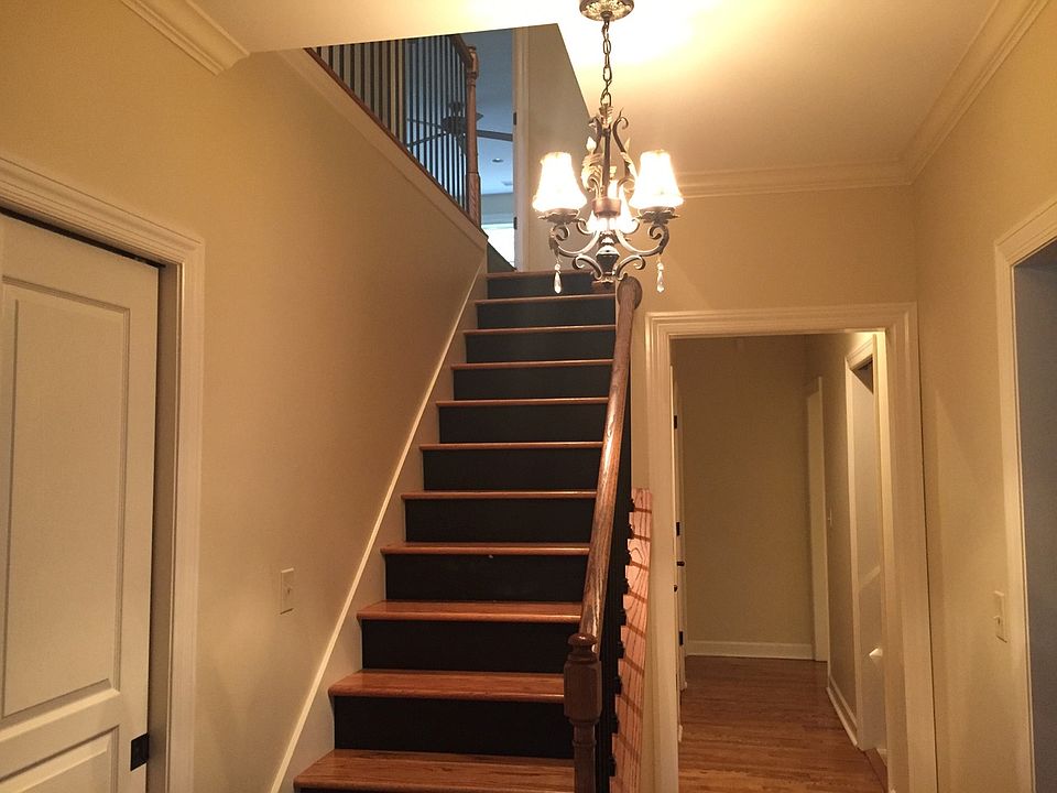 1st image of 1904 Sweetbriar Ave