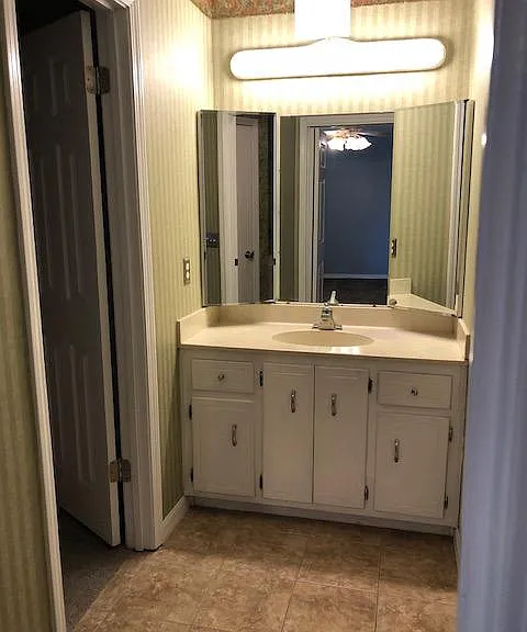 320 S 73rd Ave — Photo 12