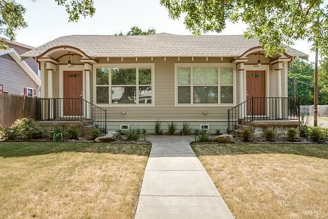 839 Woodlawn Ave — Photo 1