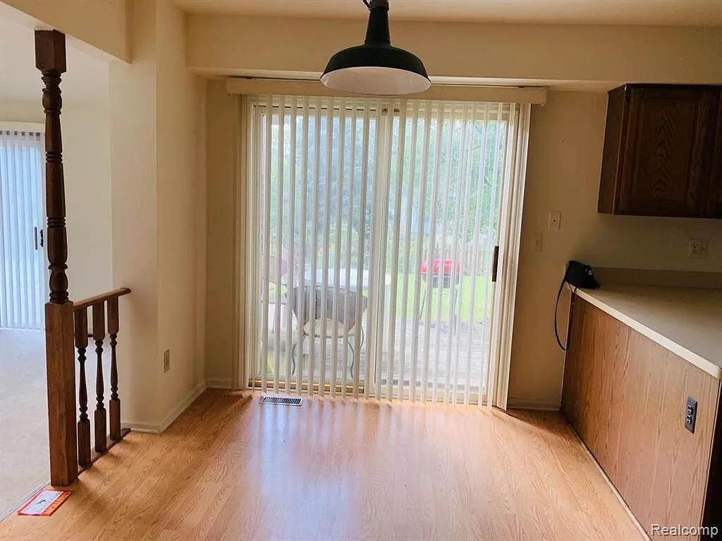 3 bed, 2.5 bath, 1928 sqft, $2,600 — Photo 3