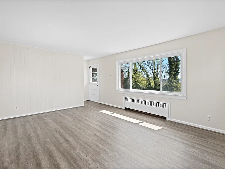 154 Ames St — Photo 11