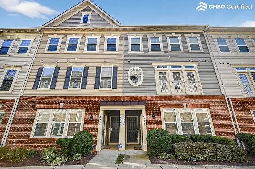 Large, Furnished Townhouse in Dale City — Photo 4