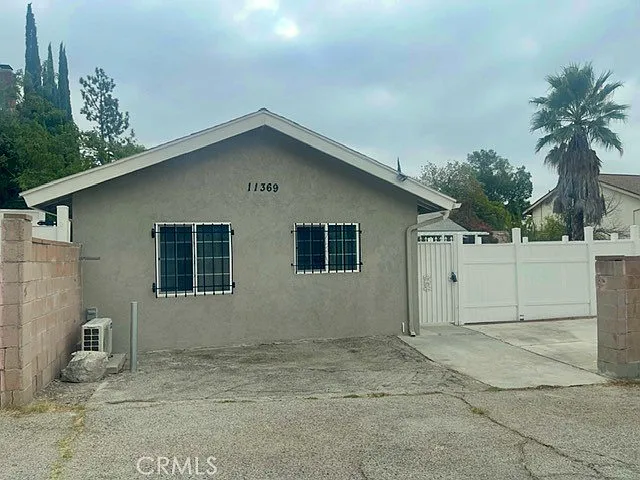 11369 Reseda Blvd — Photo 1