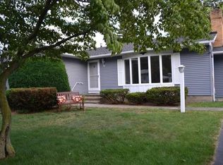 31 Queens Ln, Rochester, NY 14617