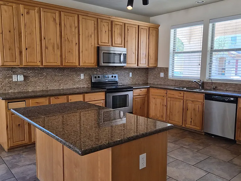 1442 S Newberry Ln — Photo 7