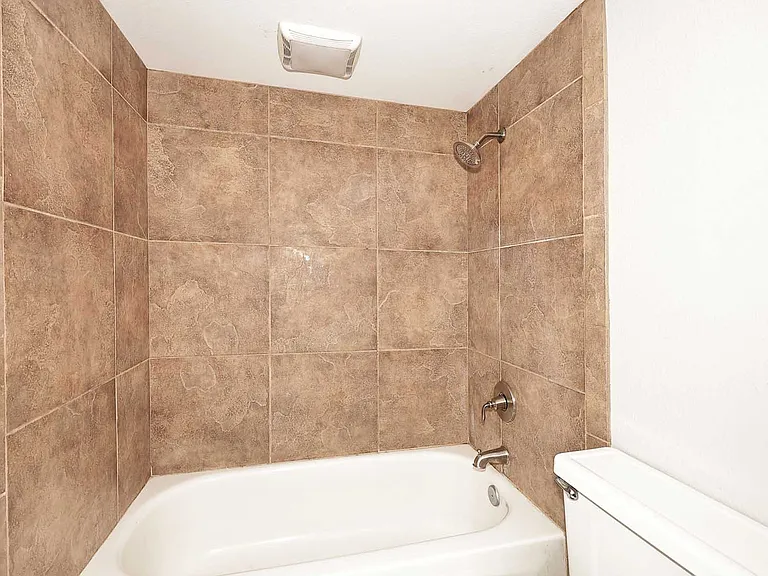 1627 E Redfield Rd — Photo 32