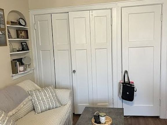 5th image of 1521 N Franklin Pl APT 301