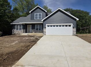 55822 Nature View Dr, New Carlisle, IN 46552