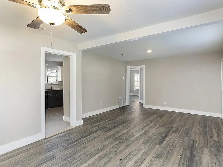 457 W Merriweather St — Photo 4