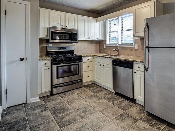 5th image of 150 Apple Valley Dr