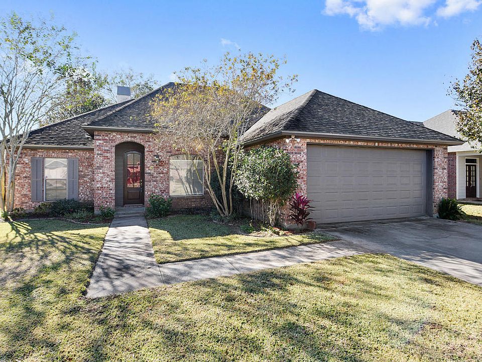 1st image of 121 Pinnacle Dr