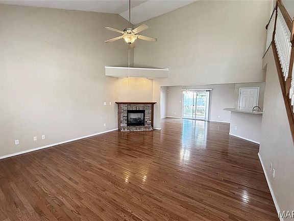 4th image of 923 Victoria Ln