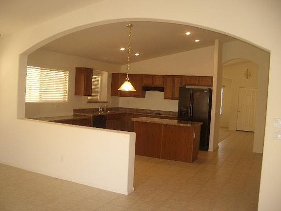 5th image of 82 W CASTLE ROCK Drive