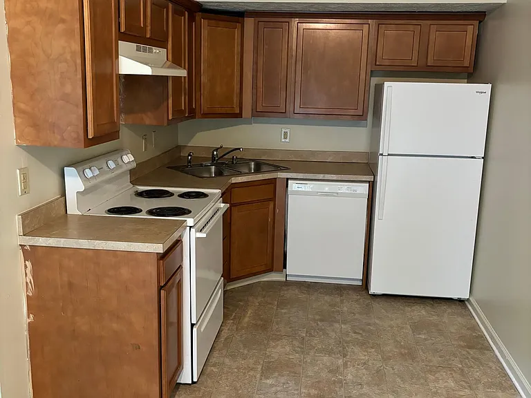 309 Beacon Hl — Photo 4