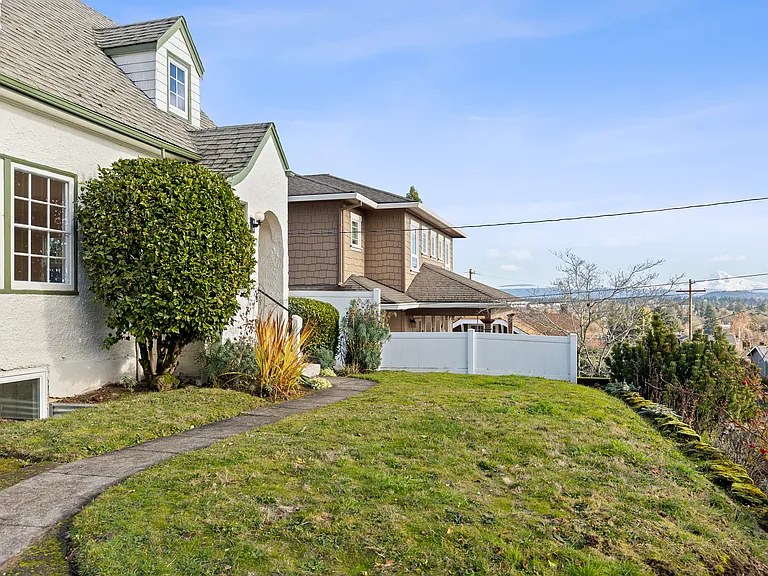 SE Hawthorne Blvd — Photo 35