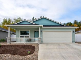 255 Westbrook Dr, Rogue River, OR 97537