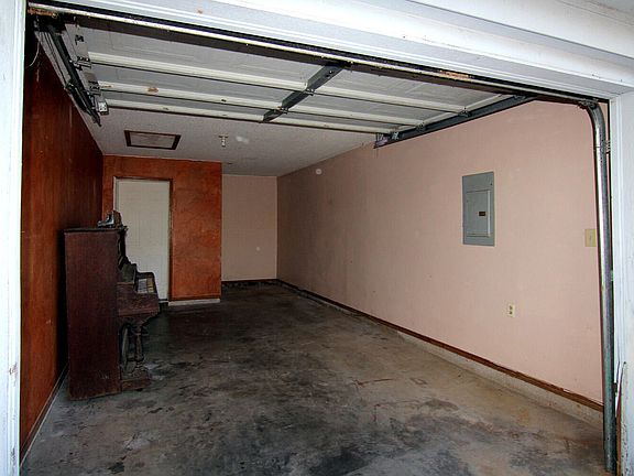 3rd image of 162 Lutz Pl