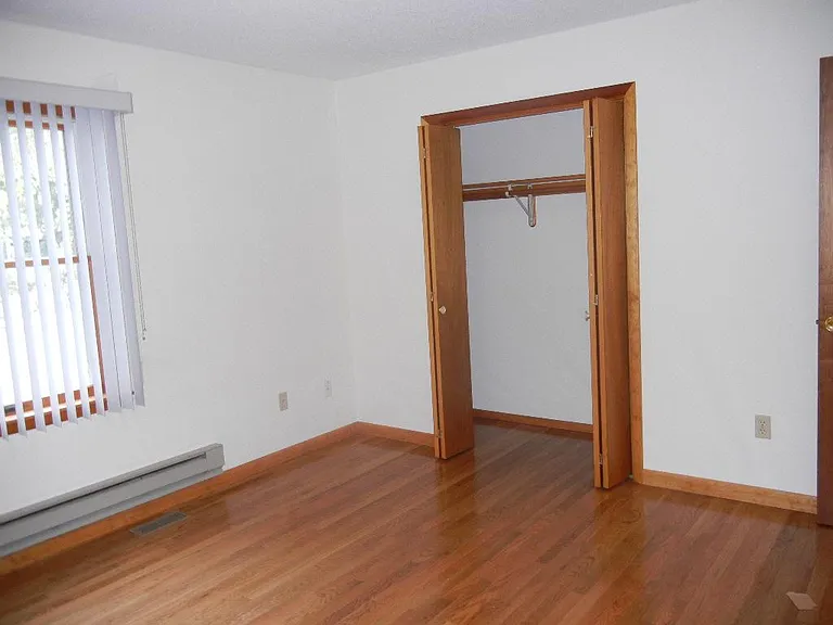 111 E 5th St #5 — Photo 8