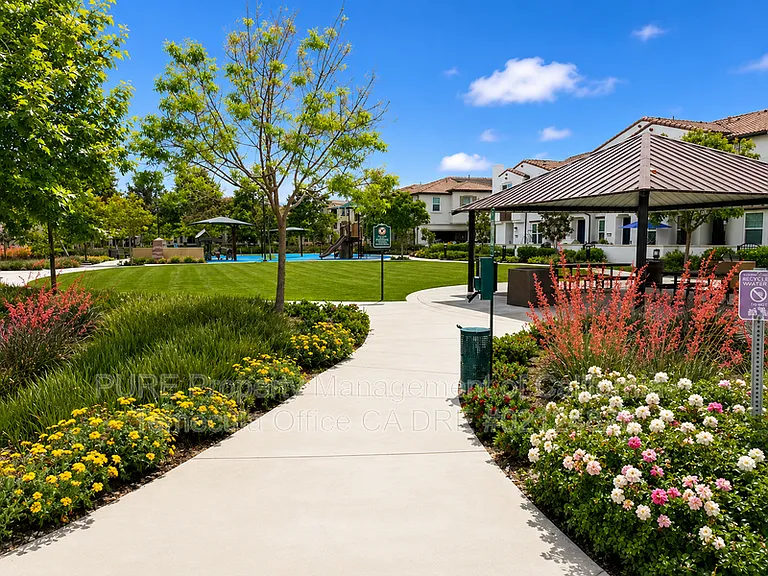 30383 Town Square Dr — Photo 18