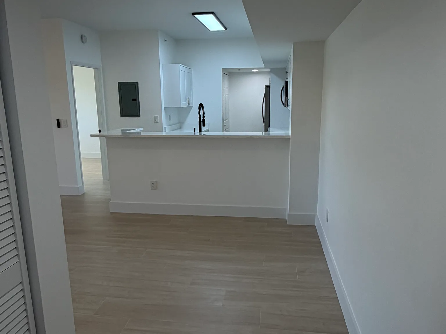 2 bed, 928 sqft, $2,200 — Photo 3