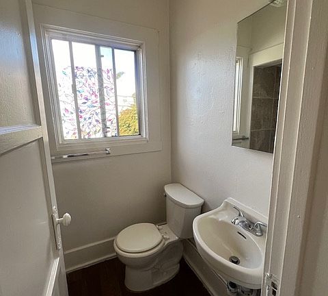 4th image of 396 Thorn St