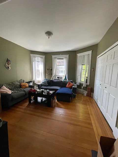 3 bed, 1600 sqft, $3,200 — Photo 3