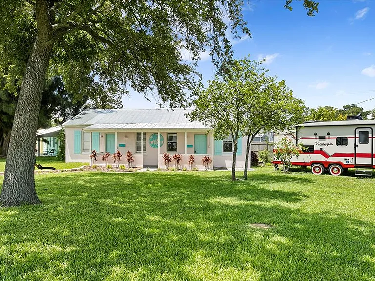 1305 S Bermuda Blvd #A — Photo 3