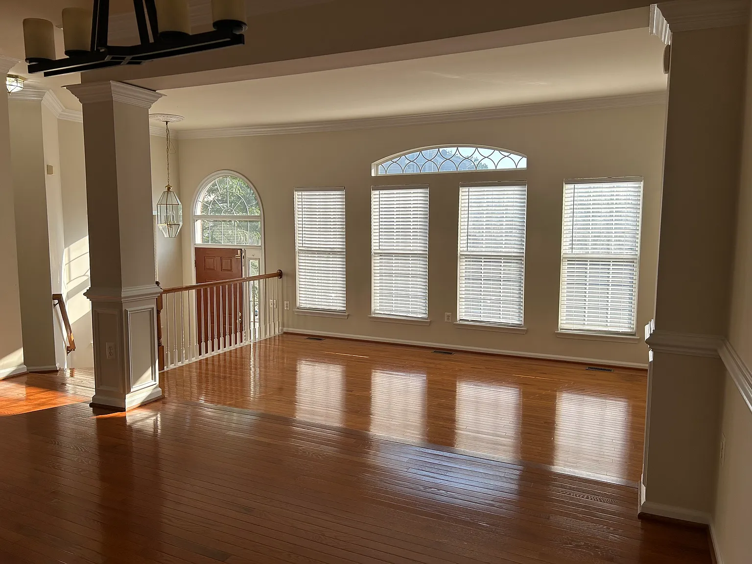 21286 Victorias Cross Ter — Photo 2