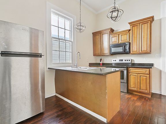 3rd image of 2107 4th St