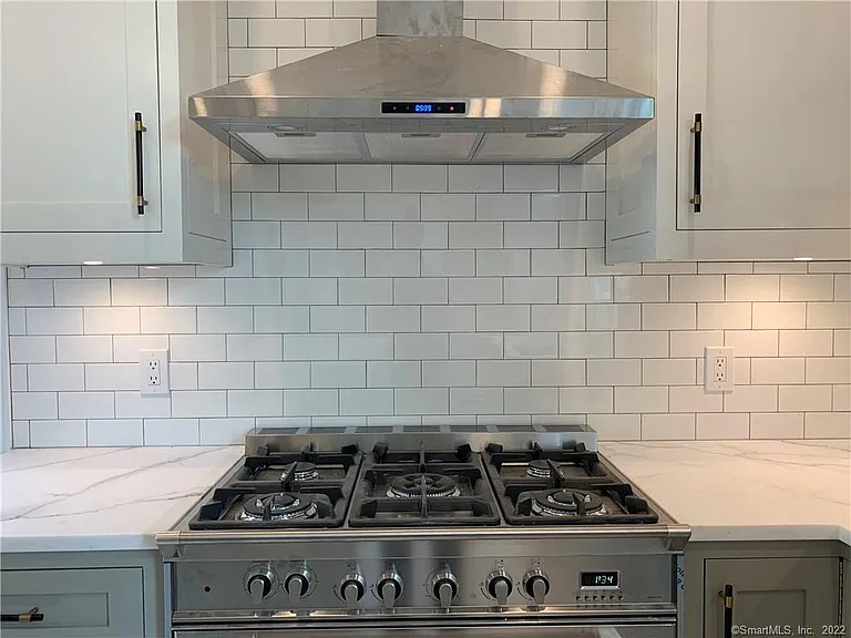 4 Morgan Ave — Photo 12