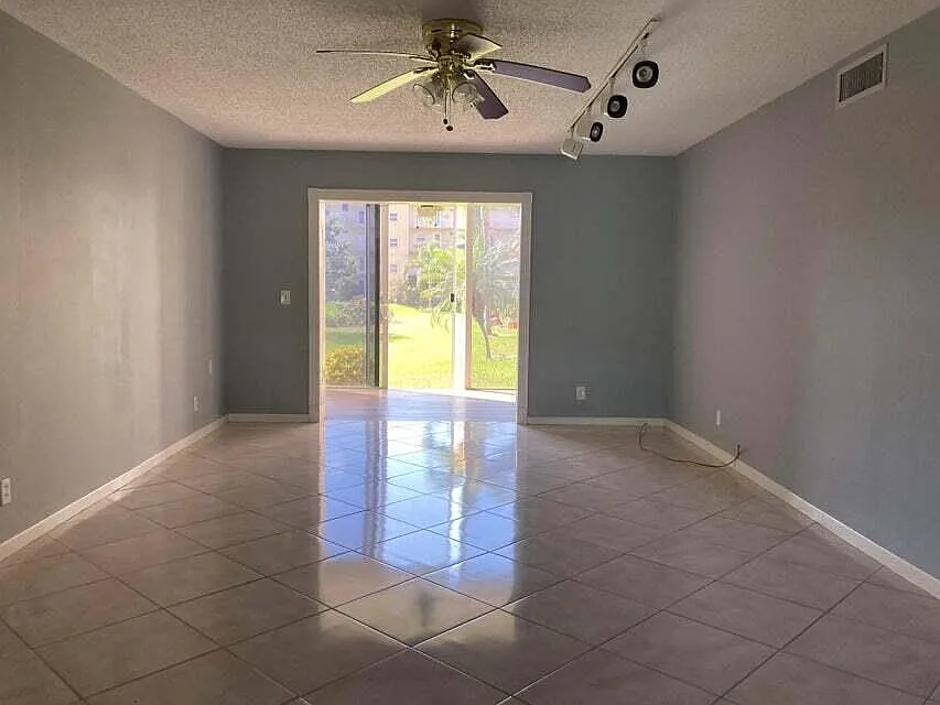 2 bed, 2.0 bath, 1080 sqft, $1,559 — Photo 2
