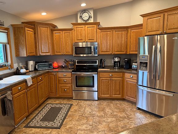 4th image of 110 Pond Dr