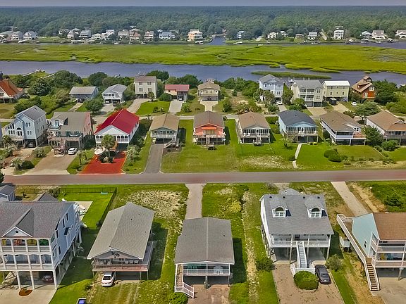 3rd image of 2514 W Beach Dr