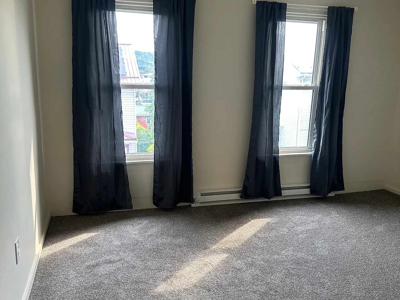 3 bed, 1218 sqft, $1,400 — Photo 1