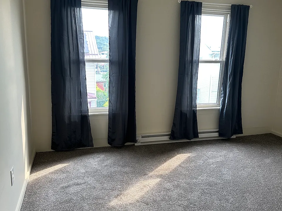58 S 4th St