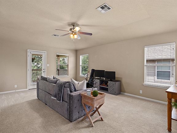 5th image of 216 Arrezo Ln