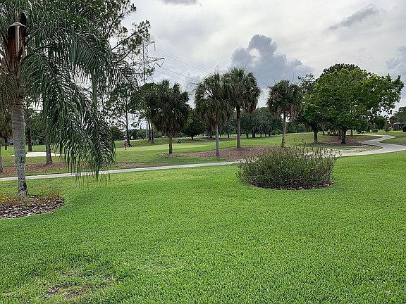 2nd image of 722 Camino Del Rey Dr