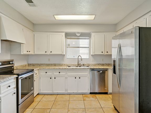 3rd image of 7011 Great Elms Ct