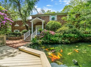 25 Rustic Gate Ln, Dix Hills, NY 11746