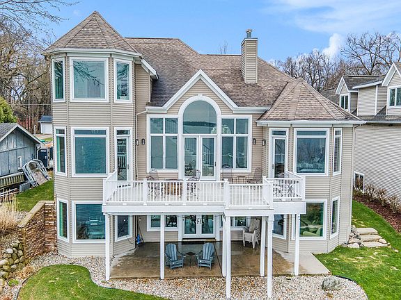 3rd image of 10315 Woodlawn Dr