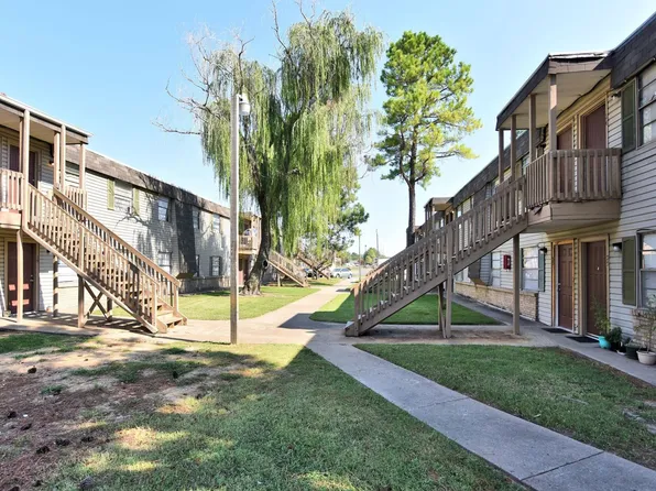 South Point Apartments, 827 S York St #9fc0735e1, Muskogee, OK 74403