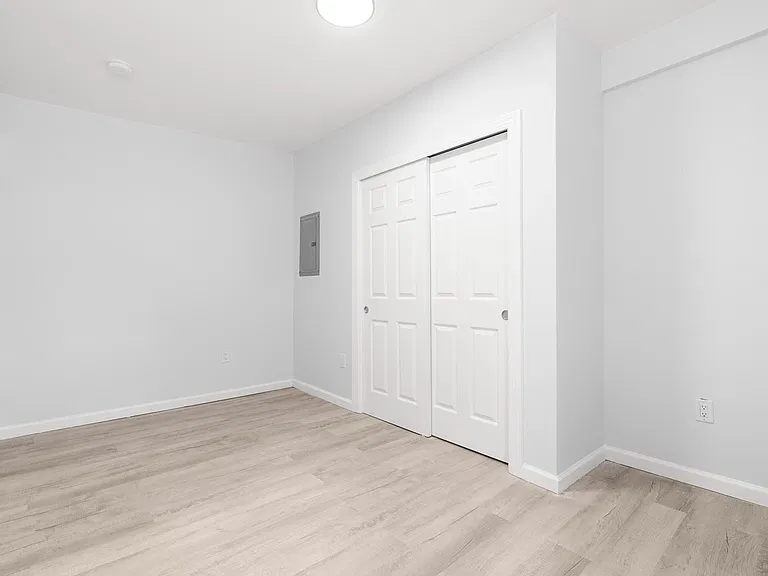 146 Hobart St #B — Photo 7
