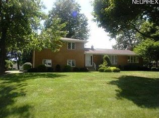 5208 Glenoak Dr NE, Louisville, OH 44641