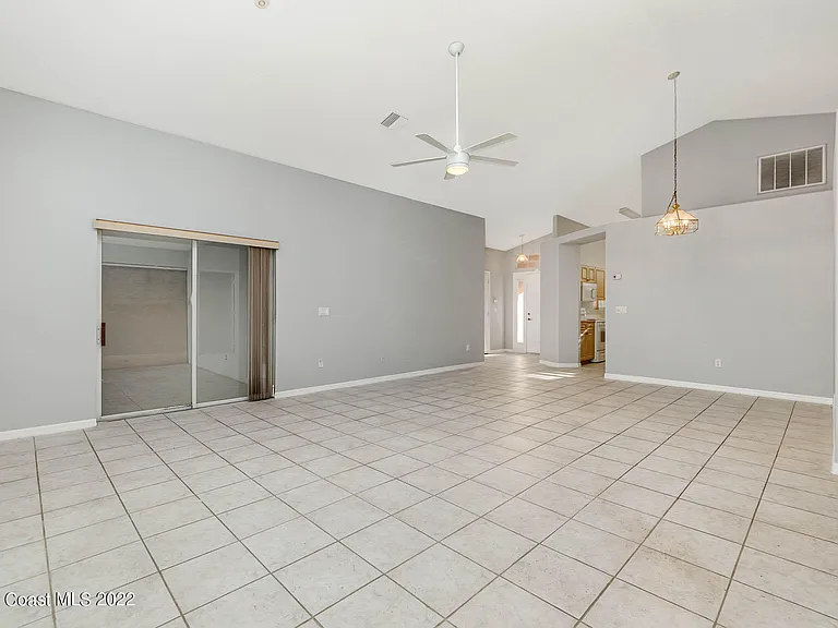 2187 Hedgerow Dr — Photo 15