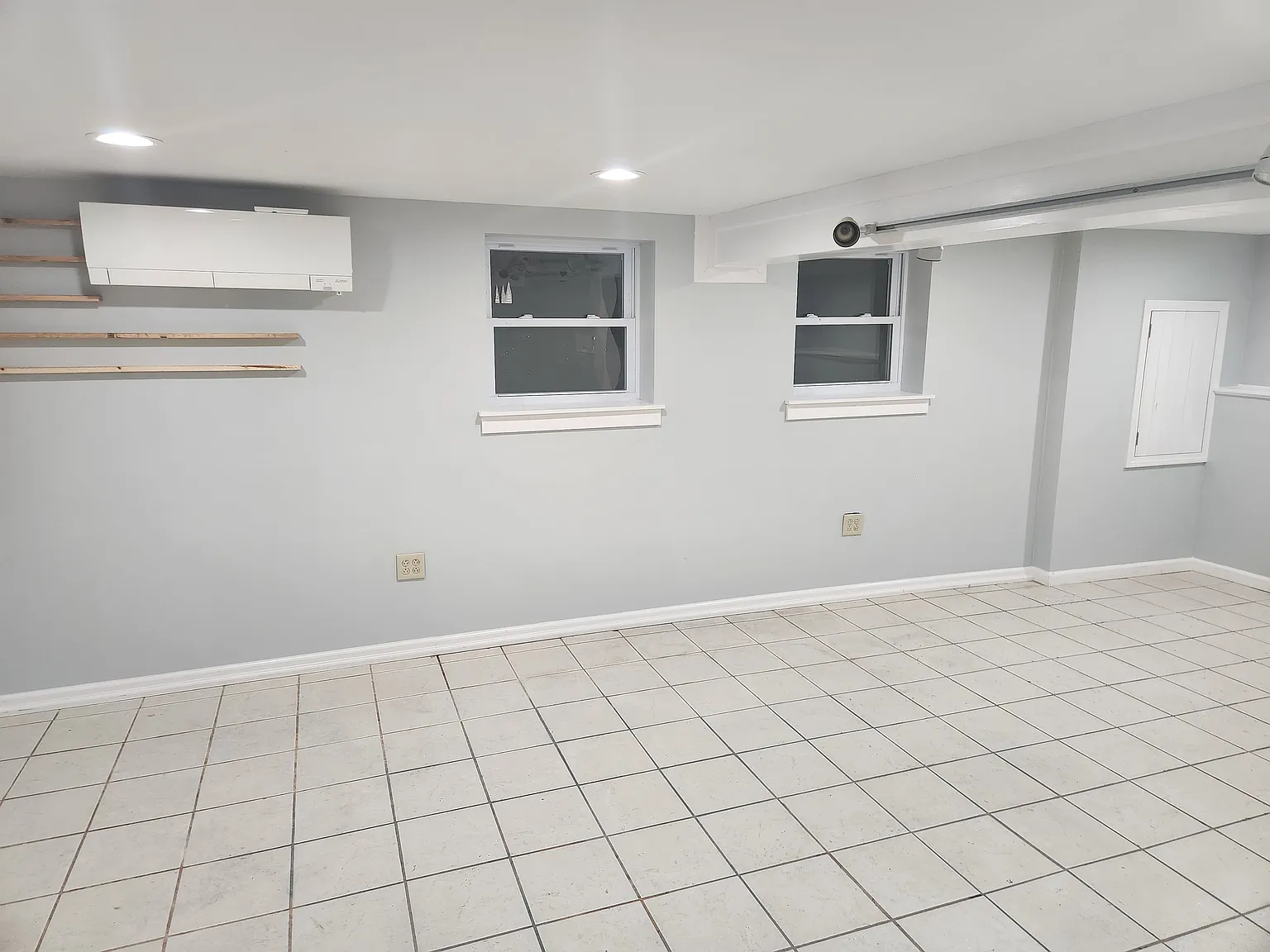 4 bed, 2400 sqft, $4,000 — Photo 2