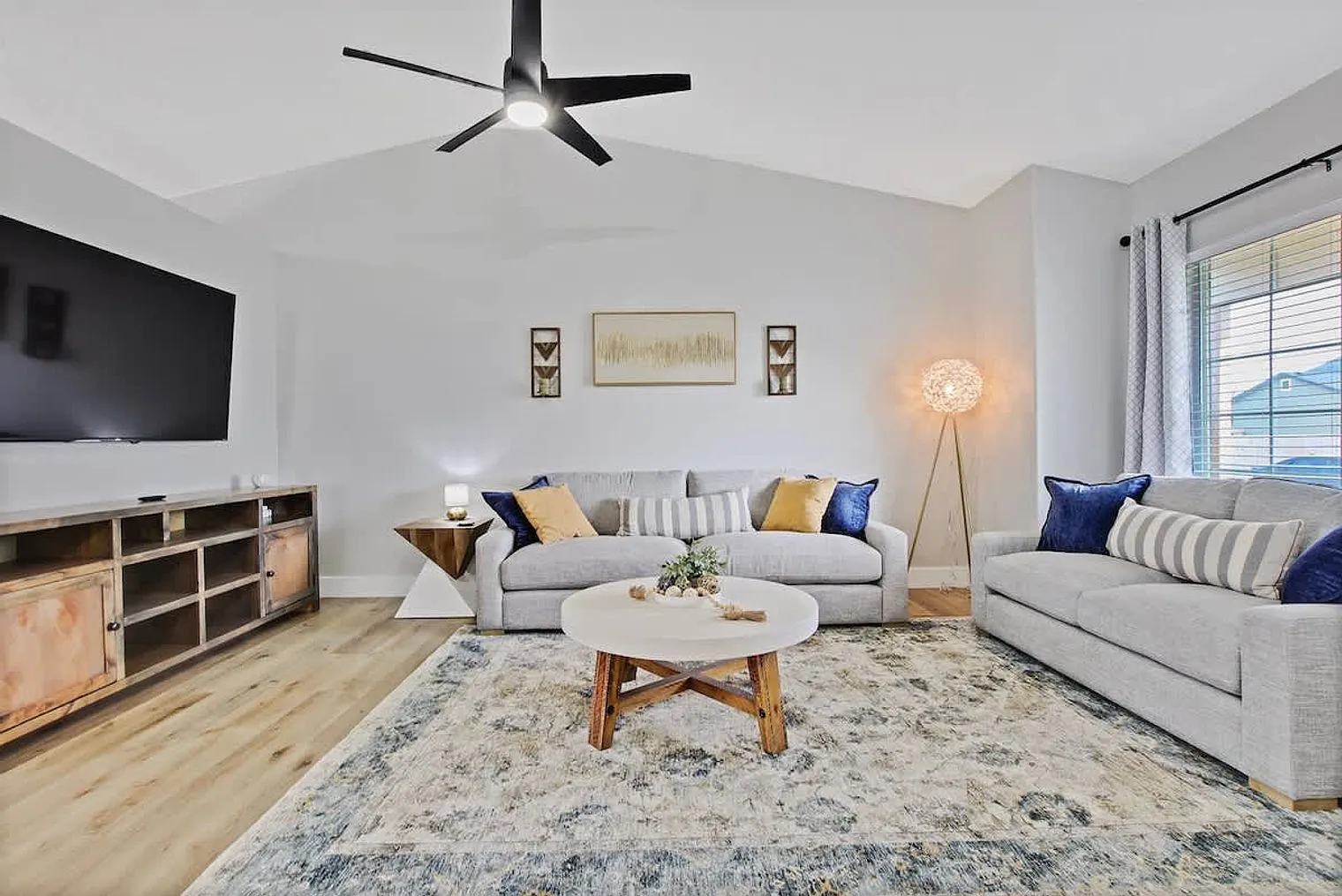 3 bed, 2.0 bath, $5,575 — Photo 3